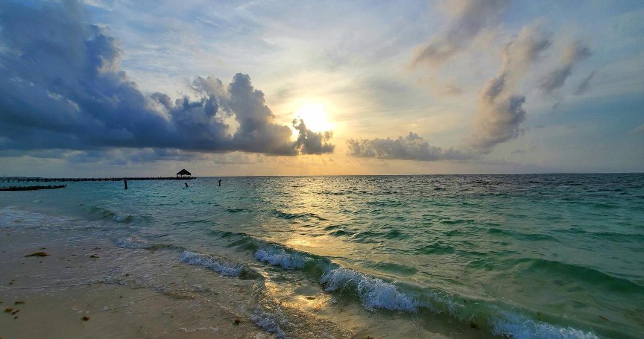 Layla Guesthouse ปัวร์โตโมเรลอส ภายนอก รูปภาพ